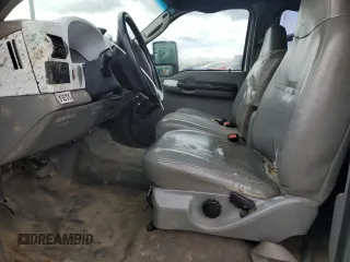 2006 Ford F-250 XL z VIN 1FTSW21516ED71127, wystawiony jako Copart lot #52815955 z przebiegiem 283 978 mil mil oraz Szkoda całkowita • Salvage title. Historia ofert i sprzedaży dostępna na DreamBid. Obrazek 7.