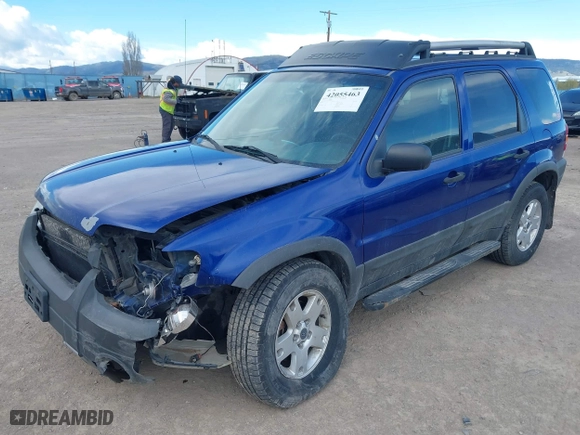 2005 Ford Escape XLT with VIN 1FMYU93155KB49222, listed as a IAAI auction lot 42055463 with 208,866 mi miles. Bid and sale history available at carsss.com. Image 2.