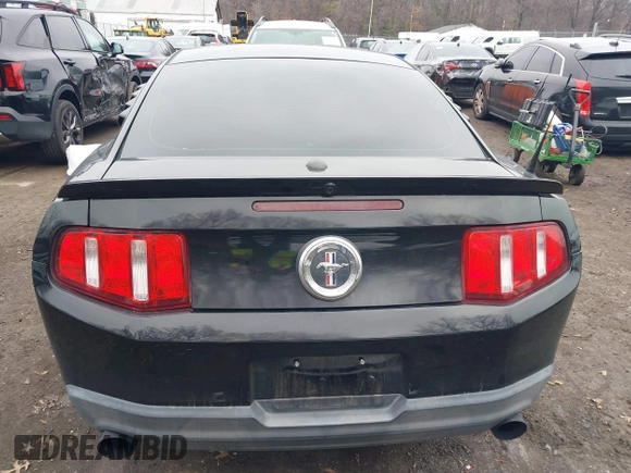 2012 Ford Mustang Premium z VIN 1ZVBP8AM1C5216285, wystawiony jako IAAI lot #41191304 z przebiegiem 190 290 mil mil oraz . Historia ofert i sprzedaży dostępna na DreamBid. Obrazek 17.