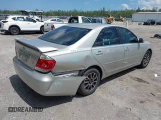 2005 Toyota Camry LE z VIN 4T1BE30K35U510738, wystawiony jako IAAI lot #42275360 z przebiegiem 184 054 mil mil oraz . Historia ofert i sprzedaży dostępna na DreamBid. Obrazek 4.