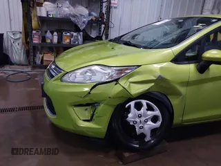 2011 Ford Fiesta SE z VIN 3FADP4BJ7BM132611, wystawiony jako IAAI lot #41931003 z przebiegiem 120 888 mil mil oraz . Historia ofert i sprzedaży dostępna na DreamBid. Obrazek 6.