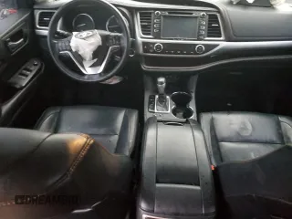 2018 Toyota Highlander SE z VIN 5TDJZRFHXJS857422, wystawiony jako Copart lot #84721464 z przebiegiem Nie podano mil oraz Nie do naprawy • Non repairable. Historia ofert i sprzedaży dostępna na DreamBid. Obrazek 8.