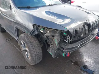2015 Jeep Cherokee Trailhawk with VIN 1C4PJMBS9FW785545, listed as a IAAI auction lot 41573197 with 124,304 mi miles. Bid and sale history available at carsss.com. Image 12.