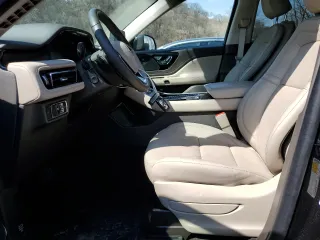 2024 Lincoln Aviator Reserve z VIN 5LM5J7XC5RGL07026, wystawiony jako Copart lot #53315985 z przebiegiem 1 606 mil mil oraz Szkoda całkowita • Salvage title. Historia ofert i sprzedaży dostępna na DreamBid. Obrazek 7.