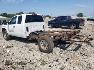 2013 GMC Sierra 3500HD Work Truck z VIN 1GD512C86DZ409861, wystawiony jako Copart lot #66929764 z przebiegiem 218 451 mil mil oraz Nie do naprawy. Historia ofert i sprzedaży dostępna na DreamBid. Obrazek 2.