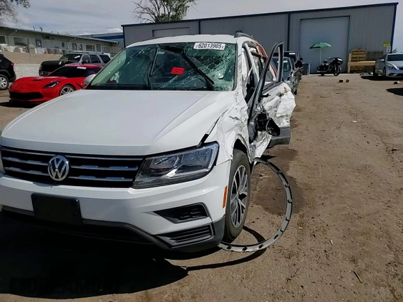 2021 Volkswagen Tiguan S z VIN 3VV1B7AX8MM065752, wystawiony jako Copart lot #62013905 z przebiegiem Nie podano mil oraz Szkoda całkowita • Salvage title. Historia ofert i sprzedaży dostępna na DreamBid. Obrazek 14.
