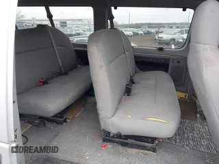 2011 Ford Econoline Passenger XL z VIN 1FBSS3BL4BDA30565, wystawiony jako IAAI lot #41718643 z przebiegiem 230 184 mil mil oraz . Historia ofert i sprzedaży dostępna na DreamBid. Obrazek 8.