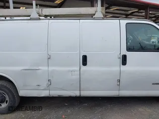 2000 Chevrolet City Express Cargo z VIN 1GCHG39R1Y1158810, wystawiony jako IAAI lot #41804626 z przebiegiem Nie podano mil oraz . Historia ofert i sprzedaży dostępna na DreamBid. Obrazek 6.