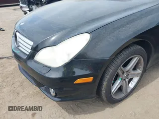 2008 Mercedes-Benz CLS 550 z VIN WDDDJ72X68A124710, wystawiony jako IAAI lot #42077595 z przebiegiem Nie podano mil oraz . Historia ofert i sprzedaży dostępna na DreamBid. Obrazek 6.