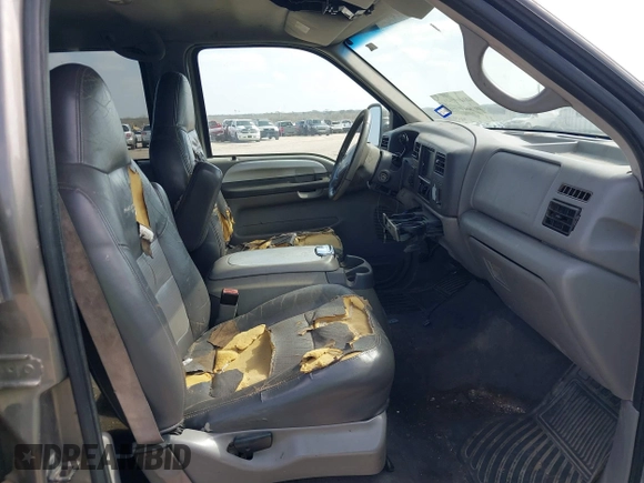 2001 Ford Super Duty F-250 XL with VIN 1FTNW21S31EC77648, listed as a IAAI auction lot 41523954 with 218,035 mi miles. Bid and sale history available at carsss.com. Image 5.