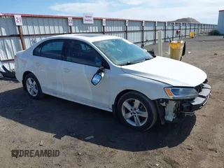 2012 Volkswagen Jetta TDI w/Premium & Nav z VIN 3VWLL7AJXCM426846, wystawiony jako IAAI lot #42492125 z przebiegiem 127 342 mil mil oraz . Historia ofert i sprzedaży dostępna na DreamBid. Obrazek 1.