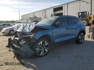 2023 Volvo XC40 Ultimate Dark Theme z VIN YV4L12UX7P2092619, wystawiony jako Copart lot #54297385 z przebiegiem 8165 mil mil oraz Szkody całkowita. Historia ofert i sprzedaży dostępna na DreamBid. Obrazek 1.