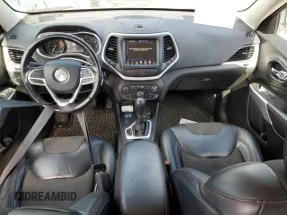 2017 Jeep Cherokee Trailhawk z VIN 1C4PJMBS9HW638497, wystawiony jako Copart lot #58435515 z przebiegiem 114 548 mil mil oraz Szkoda całkowita • Salvage title. Historia ofert i sprzedaży dostępna na DreamBid. Obrazek 8.