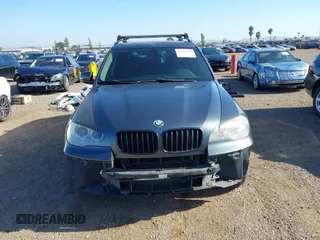 2013 BMW X5 xDrive35i z VIN 5UXZV4C56D0G57030, wystawiony jako IAAI lot #42267366 z przebiegiem 174 381 mil mil oraz . Historia ofert i sprzedaży dostępna na DreamBid. Obrazek 13.