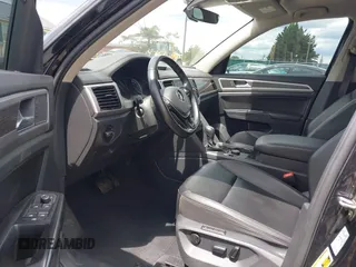 2018 Volkswagen Atlas SEL z VIN 1V2MR2CA2JC516351, wystawiony jako IAAI lot #42341113 z przebiegiem 135 077 mil mil oraz . Historia ofert i sprzedaży dostępna na DreamBid. Obrazek 5.