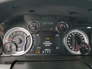 2018 Ram 2500 Big Horn z VIN 3C6UR5DLXJG333139, wystawiony jako Copart lot #56044135 z przebiegiem 105 500 mil mil oraz Szkoda całkowita • Salvage title. Historia ofert i sprzedaży dostępna na DreamBid. Obrazek 9.