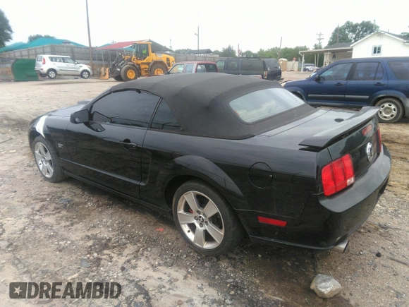 2007 Ford Mustang GT Deluxe z VIN 1ZVHT85H675258993, wystawiony jako IAAI lot #42369351 z przebiegiem 131 247 mil mil oraz . Historia ofert i sprzedaży dostępna na DreamBid. Obrazek 3.