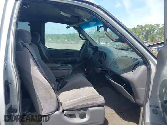 2002 Ford F-150 XL with VIN 1FTRX17W22NA55784, listed as a IAAI auction lot 41958686 with 278,064 mi miles. Bid and sale history available at carsss.com. Image 5.