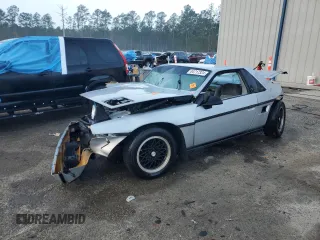 1985 Pontiac Fiero z VIN 1G2PF3795FP228812, wystawiony jako Copart lot #84717324 z przebiegiem 173 310 mil mil oraz Nie do naprawy • Non repairable. Historia ofert i sprzedaży dostępna na DreamBid. Obrazek 1.