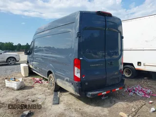 2019 Ford Transit z VIN 1FTYR3XMXKKB33312, wystawiony jako IAAI lot #42253712 z przebiegiem 68 590 mil mil oraz . Historia ofert i sprzedaży dostępna na DreamBid. Obrazek 3.
