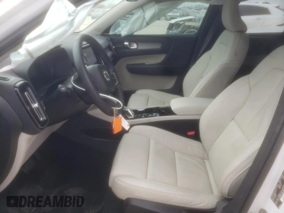 2023 Volvo XC40 Ultimate Bright Theme с VIN YV4L12UA8P2037138, выставлен на аукционе Copart как лот 43760214 с пробегом 6 561 миль миль и . История ставок и продаж доступна на DreamBid. Изображение 7.