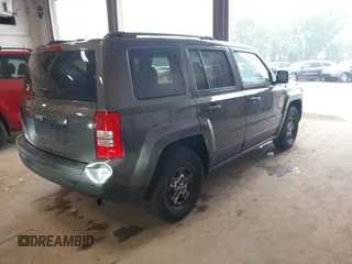 2016 Jeep Patriot Sport z VIN 1C4NJPBA8GD524615, wystawiony jako IAAI lot #42402008 z przebiegiem 196 800 mil mil oraz . Historia ofert i sprzedaży dostępna na DreamBid. Obrazek 4.