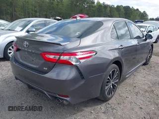 2020 Toyota Camry SE z VIN 4T1G11AK8LU335338, wystawiony jako IAAI lot #41908752 z przebiegiem 75 825 mil mil oraz . Historia ofert i sprzedaży dostępna na DreamBid. Obrazek 4.