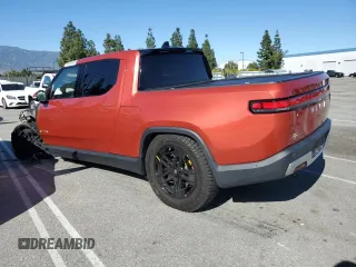 2023 Rivian R1T Adventure z VIN 7FCTGAAA0PN024599, wystawiony jako Copart lot #50269955 z przebiegiem Nie podano mil oraz Szkody całkowita. Historia ofert i sprzedaży dostępna na DreamBid. Obrazek 2.