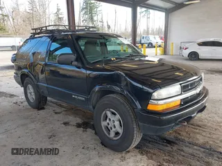 1999 Chevrolet Blazer LS с VIN 1GNCT18W3XK216840, выставлен на аукционе IAAI как лот 41534524 с пробегом 199 982 миль миль и . История ставок и продаж доступна на DreamBid. Изображение 1.