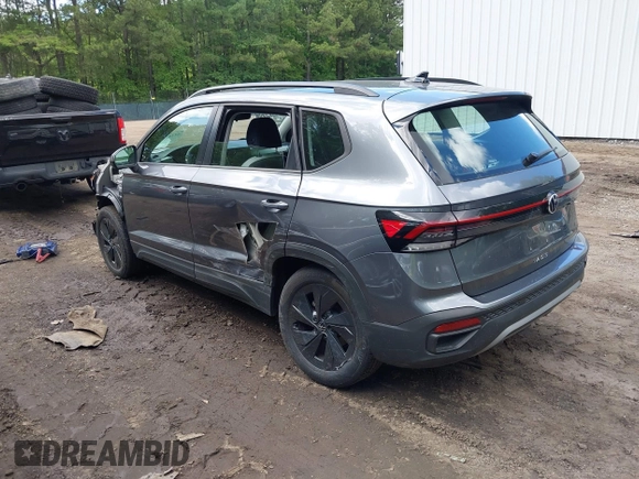 2025 Volkswagen Taos z VIN 3VV5C7B23SM012634, wystawiony jako IAAI lot #42342616 z przebiegiem 4381 mil mil oraz . Historia ofert i sprzedaży dostępna na DreamBid. Obrazek 3.