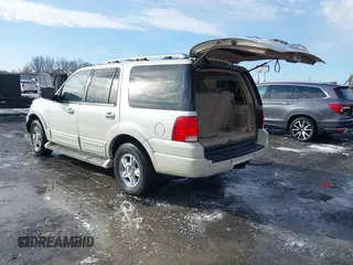 2006 Ford Expedition Limited with VIN 1FMFU19546LA23593, listed as a IAAI auction lot 41225947 with 190,418 mi miles. Bid and sale history available at carsss.com. Image 3.