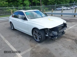 2014 BMW 3 Series 335i z VIN WBA3A9G52ENS64702, wystawiony jako IAAI lot #42273812 z przebiegiem 83 517 mil mil oraz . Historia ofert i sprzedaży dostępna na DreamBid. Obrazek 1.