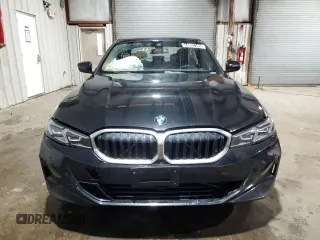 2024 BMW 3 Series 330i xDrive with VIN 3MW89FF05R8E18069, listed as a Copart auction lot 44692165 with 19,373 mi miles and Clean Title. Bid and sale history available at carsss.com. Image 5.