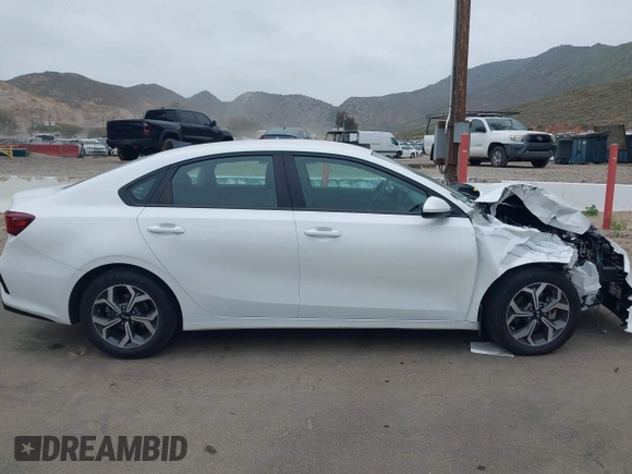 2021 Kia Forte FE with VIN 3KPF24AD4ME286235, listed as a IAAI auction lot 42008381 with 38,341 mi miles and . Bid and sale history available at carsss.com. Image 13.