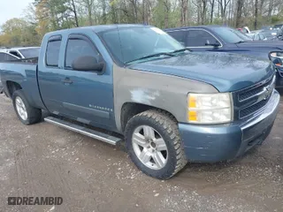 2007 Chevrolet Silverado 1500 LT w/1LT with VIN 1GCEC19JX7Z620827, listed as a IAAI auction lot 41912703 with 229,999 mi miles. Bid and sale history available at carsss.com. Image 1.