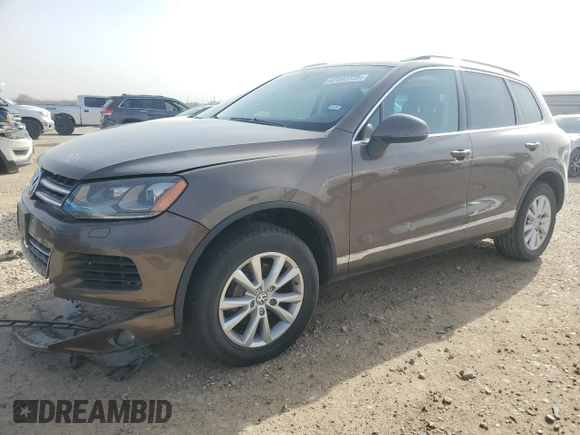 2013 Volkswagen Touareg Exec z VIN WVGEF9BP7DD009467, wystawiony jako Copart lot #47492725 z przebiegiem 109 511 mil mil oraz Szkoda całkowita • Salvage title. Historia ofert i sprzedaży dostępna na DreamBid. Obrazek 1.