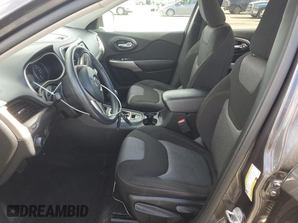 2017 Jeep Cherokee Altitude z VIN 1C4PJLAB1HW667620, wystawiony jako Copart lot #48172765 z przebiegiem 151 970 mil mil oraz Szkoda całkowita • Salvage title. Historia ofert i sprzedaży dostępna na DreamBid. Obrazek 7.
