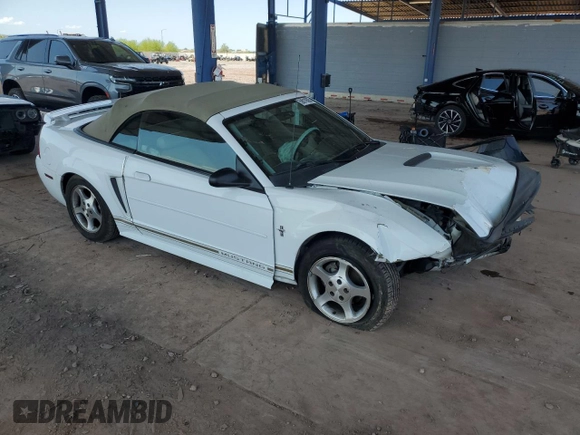 2001 Ford Mustang Deluxe z VIN 1FAFP44401F174830, wystawiony jako Copart lot #59810595 z przebiegiem Nie podano mil oraz Szkoda całkowita • Salvage title. Historia ofert i sprzedaży dostępna na DreamBid. Obrazek 4.