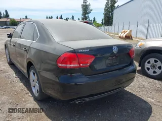 2014 Volkswagen Passat SE z VIN 1VWBT7A39EC073971, wystawiony jako IAAI lot #42266759 z przebiegiem 150 114 mil mil oraz . Historia ofert i sprzedaży dostępna na DreamBid. Obrazek 3.