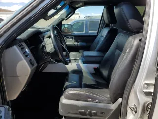 2015 Ford Expedition XLT z VIN 1FMJU1JT9FEF33897, wystawiony jako Copart lot #53731335 z przebiegiem 103 761 mil mil oraz Szkoda całkowita • Salvage title. Historia ofert i sprzedaży dostępna na DreamBid. Obrazek 7.