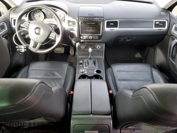2016 Volkswagen Touareg Sport с VIN WVGEF9BPXGD011699, выставлен на аукционе Copart как лот 85089304 с пробегом 107 792 миль миль и Списание • Salvage title. История ставок и продаж доступна на DreamBid. Изображение 8.