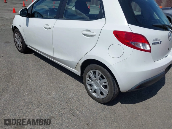 2014 Mazda 2 Sport with VIN JM1DE1KZ5E0171550, listed as a IAAI auction lot 41957824 with 70,838 mi miles and . Bid and sale history available at DreamBid. Image 3.