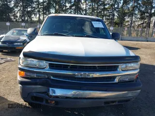 2000 Chevrolet Suburban LT with VIN 3GNGK26U9YG200551, listed as a IAAI auction lot 41527081 with 269,980 mi miles. Bid and sale history available at carsss.com. Image 12.