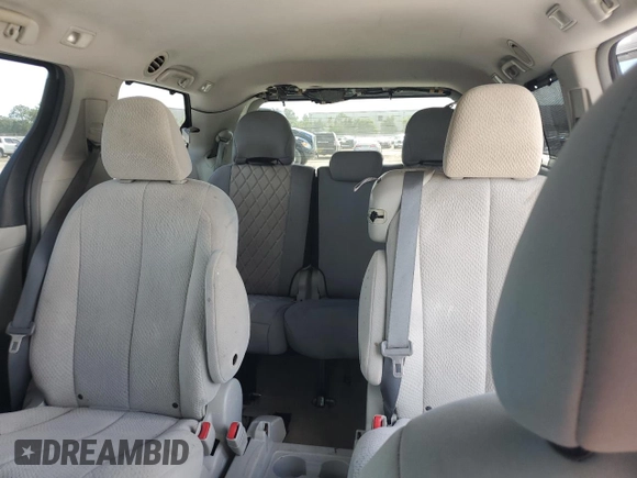 2012 Toyota Sienna LE AAS z VIN 5TDKK3DC7CS238373, wystawiony jako Copart lot #61186245 z przebiegiem 200 950 mil mil oraz Szkoda całkowita • Salvage title. Historia ofert i sprzedaży dostępna na DreamBid. Obrazek 10.