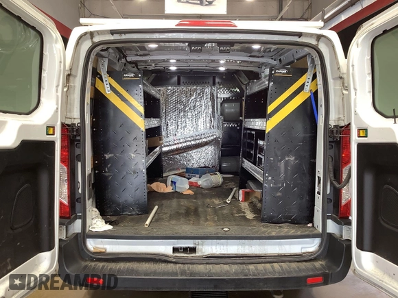 2020 Ford Transit Cargo z VIN 1FTBR1Y8XLKB06141, wystawiony jako IAAI lot #42642640 z przebiegiem 123 417 mil mil oraz . Historia ofert i sprzedaży dostępna na DreamBid. Obrazek 7.