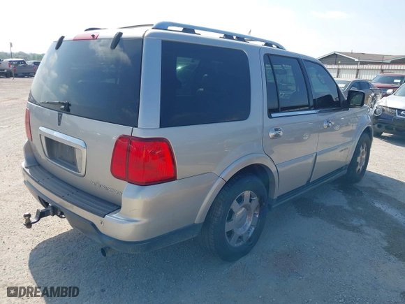 2006 Lincoln Navigator Luxury with VIN 5LMFU27516LJ05626, listed as a IAAI auction lot 41778916 with 144,410 mi miles. Bid and sale history available at carsss.com. Image 4.