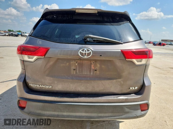2017 Toyota Highlander XLE with VIN 5TDKZRFH4HS515186, listed as a Copart auction lot 60894055 with 135,531 mi miles and Salvage title. Bid and sale history available at DreamBid. Image 6.