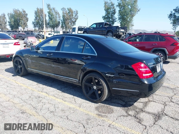 2012 Mercedes-Benz S 550 z VIN WDDNG7DB1CA479328, wystawiony jako IAAI lot #42271450 z przebiegiem Nie podano mil oraz . Historia ofert i sprzedaży dostępna na DreamBid. Obrazek 3.