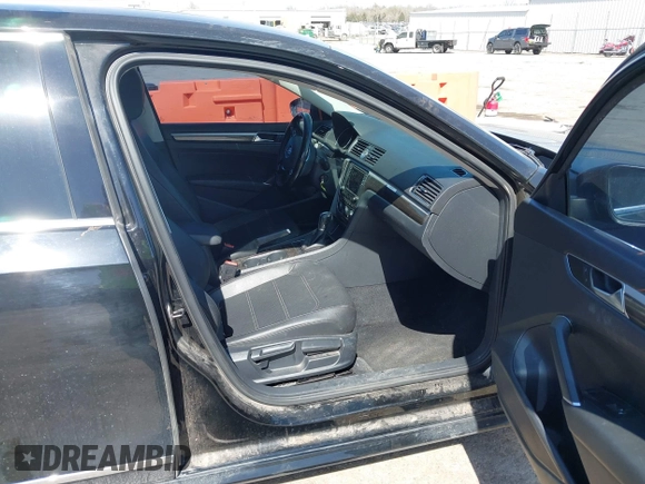 2016 Volkswagen Passat SE z VIN 1VWBS7A36GC056762, wystawiony jako IAAI lot #41848226 z przebiegiem 89 000 mil mil oraz . Historia ofert i sprzedaży dostępna na DreamBid. Obrazek 5.