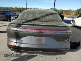 2024 Lucid Air Pure z VIN 50EA1PGA7RA001741, wystawiony jako Copart lot #79933954 z przebiegiem Nie podano mil oraz Szkoda całkowita • Salvage title. Historia ofert i sprzedaży dostępna na DreamBid. Obrazek 6.